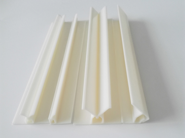 瑞綻塑料異型材原材料純度高，使用壽命長